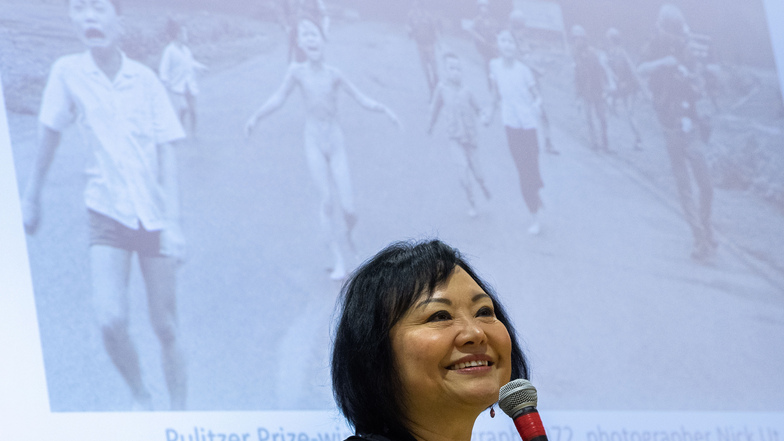 Kim Phúc Phan Thi spricht am 12. Februar 2019 in der Dresden International School. Das Kriegsbild des weinenden schwer verletzten Mädchens aus dem Jahr 1972 hat sich bei vielen Menschen fest eingeprägt.