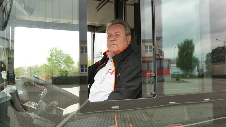 50 Jahre am Steuer: Busfahrer Werner Jachmann denkt nicht ans Aufhören
