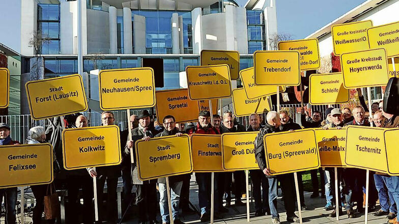 So demonstrierten die Bürgermeister der Kohlekommunen am 14. November 2019 vor dem Kanzleramt in Berlin.