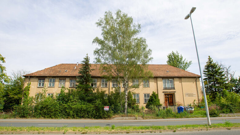Pläne für die alte Poliklinik an der Dresdner Straße in Pirna gib es derzeit nicht.