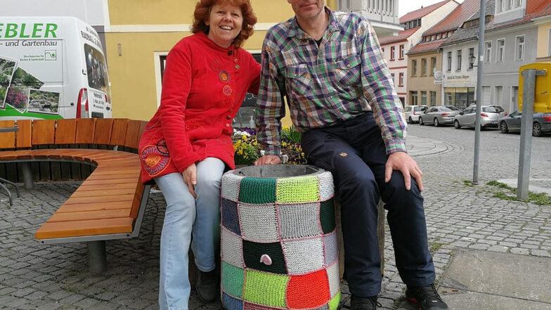 Vergangene Woche schickte "Glücksbringerin" Kerstin Boden Jakobsweg-Pilger Micha Brendel in Kamenz auf den Weg. Im Gepäck hatte der Görlitzer eine besondere Fracht für die Großenhainer.
