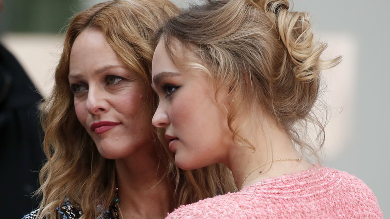 Vanessa Paradis (l) und Tochter Lily-Rose Depp.