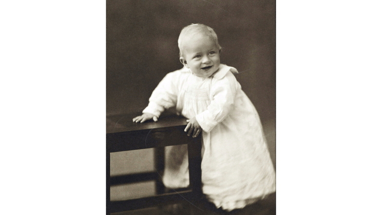 1922: Prinz Philip als Baby.