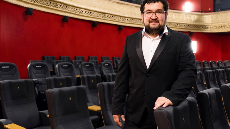 Alexander Malt, Regionalleiter der sächsischen Filmpalast-Kinos, im denkmalgerecht sanierten Großen Saal des Görlitzer Palast-Theaters.