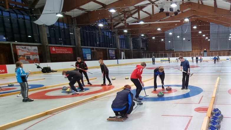 Deutschlands Curling-Nachwuchs spielt in Geising