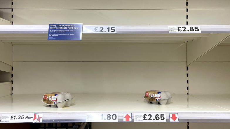 Leere Regale in einer Filiale der Supermarktkette Tesco: Großbritannien hat viele Probleme, auch eins mit Eiern.
