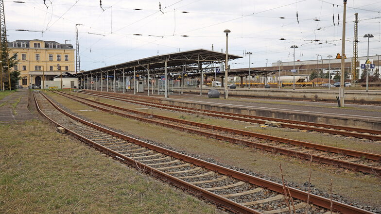 Blick auf den Riesaer Bahnhof. Im Zuge des Streckenausbaus soll sich auch hier einiges tun.