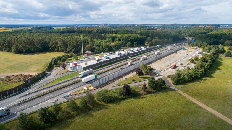 Blick auf die Autobahn A4 mit dem Rastplatz "Zum Eichelberg" Nord. Gibt es in diesem Bereich vermehrt Unfälle?
