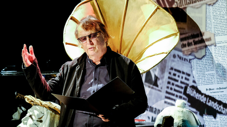 Ein Abend mit Grammophon: Kabarettist Wolfgang Schaller bei seiner Jubiläumslesung am Sonntag in der Herkuleskeule.
