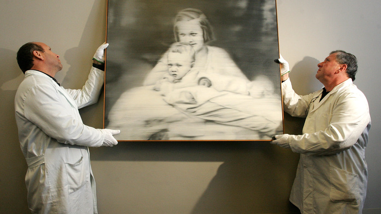 Das berühmte Bild von Gerhard Richter zeigt seine Tante mit ihm als Baby. Marianne Schönfelder kam in Großschweidnitz zu Tode.
