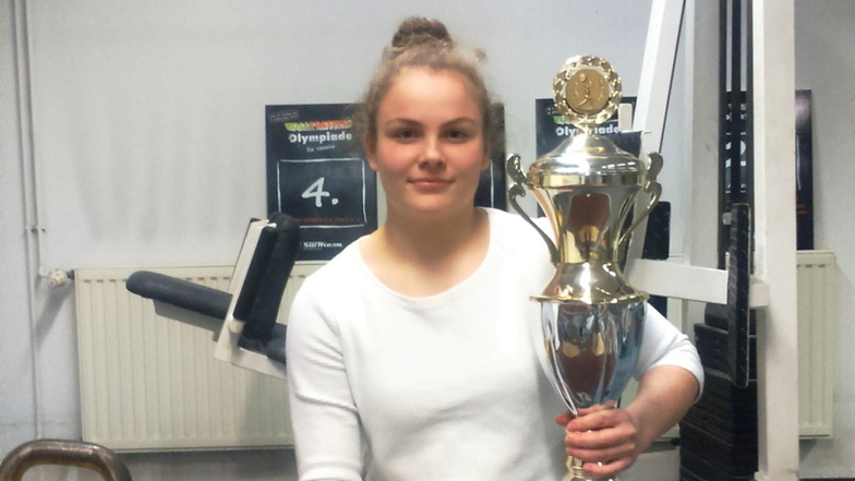 Vicky Schlittig stammt aus Görlitz, startet für den Riesaer Athletikclub und trainiert am Olympiastützpunkt Chemnitz. 2020 wurde sie als Deutschlands Gewichtheberin des Jahres in der Kategorie Jugend ausgezeichnet.