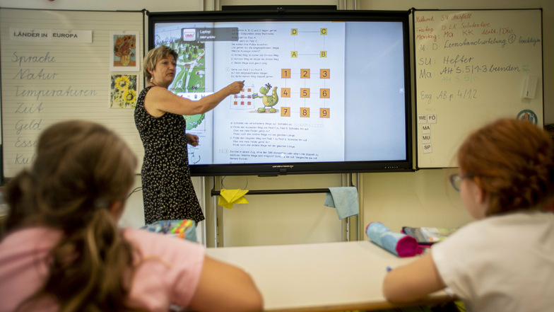 In der Schwepnitzer Grundschule lernen die Kinder jetzt mit interaktiven Tafeln.