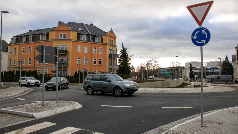 Jetzt fährt's rund: Heidenaus neuer Kreisverkehr ist frei