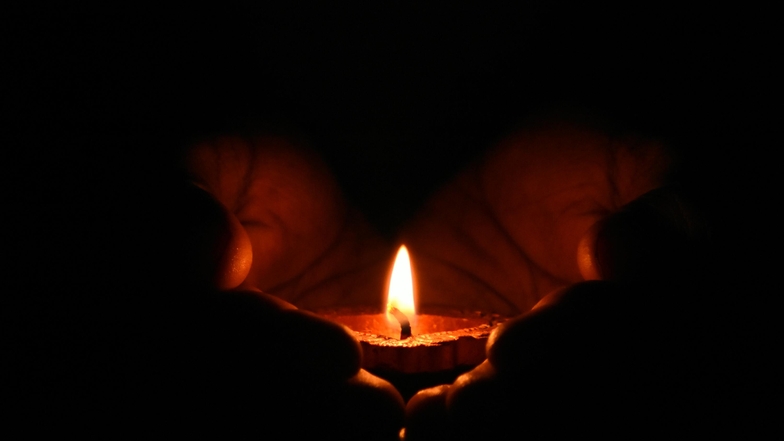 Der Worldwide Candle Lighting Day gedenkt weltweit den verstorbenen Kindern.