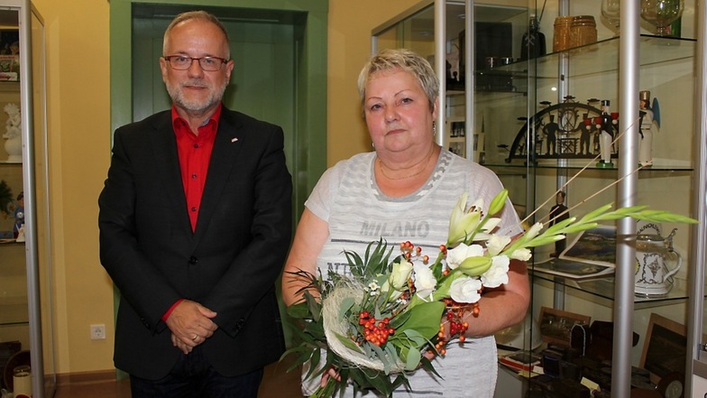 Ulrike Neumann wurde am Donnerstag als neue Ortsvorsteherin durch Oberbürgermeister Stefan Skora vereidigt. Für sie kam das sehr überraschend.