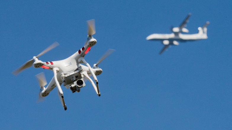 Eine Landebahn des Flughafen Leipzig/Halle musste am Sonntag gesperrt werden, weil Zeugen eine Drohne gesichtet haben.