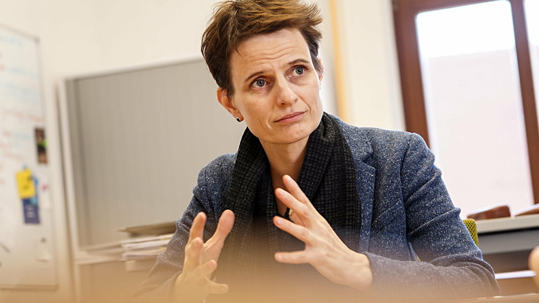 Bautzens Bürgermeisterin Juliane Naumann rechtfertigt die hohen Kosten für die neue Kita am Schützenplatz - und widerspricht Stadtrat Jörg Drews, der ihren Rücktritt gefordert hat.