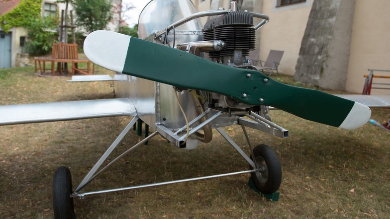 Für einen Film baute Schlosser 2007 sein Fluchtflugzeug nach - mit der Außenhaut aus Aluminium statt Polyester. 