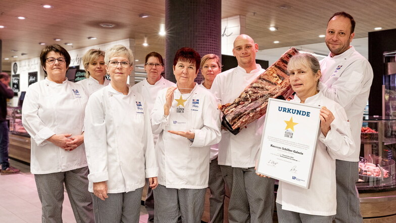 Die 13 Mitarbeiterinnen und Mitarbeiter des Dresdner Konsums siegten in der Kategorie "Kleine Verkaufsfläche bis 1.500 Quadratmeter".