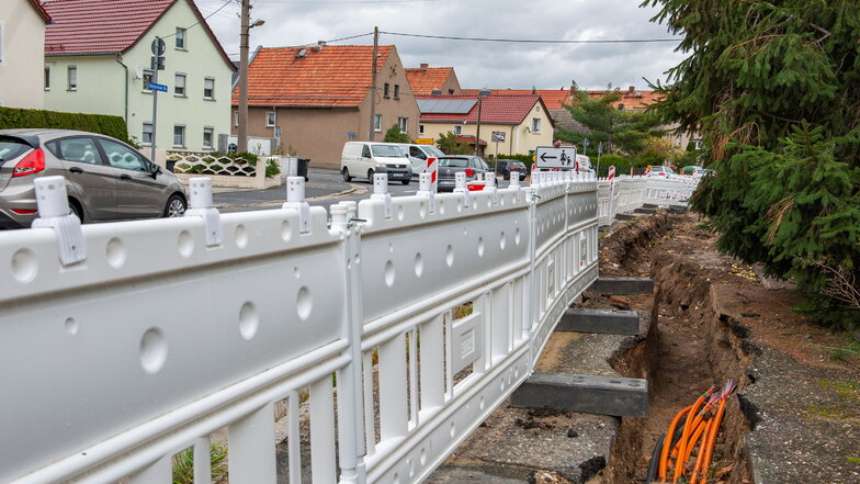 Mit teils langwierigen Bauarbeiten inklusive Straßensperrungen mussten die bereits angeschlossenen Ortsteile - hier Folbern - leben. Die nächsten Baustellen in Sachen Breitband sind abzusehen.