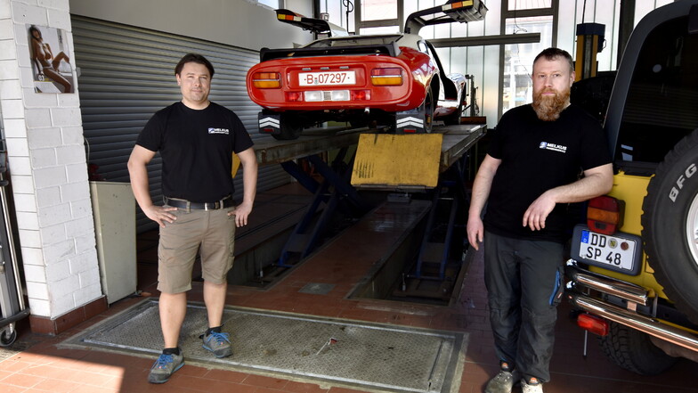 Sepp Melkus (l.) hat in Holger Eisold einen erfahrenen Kfz-Technikmeister für seinen neuen Fahrzeugservice gefunden.