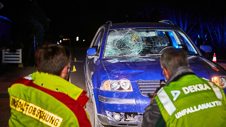 Oktober 2019: Das Auto des Unfallfahrers zeigt deutliche Spuren des Aufpralls.