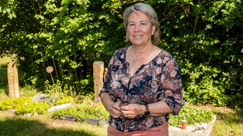 Evelin Mühle ist Leiterin des Görlitzer Friedhofs. Sie muss auch dafür sorgen, dass die Zahlen stimmen.