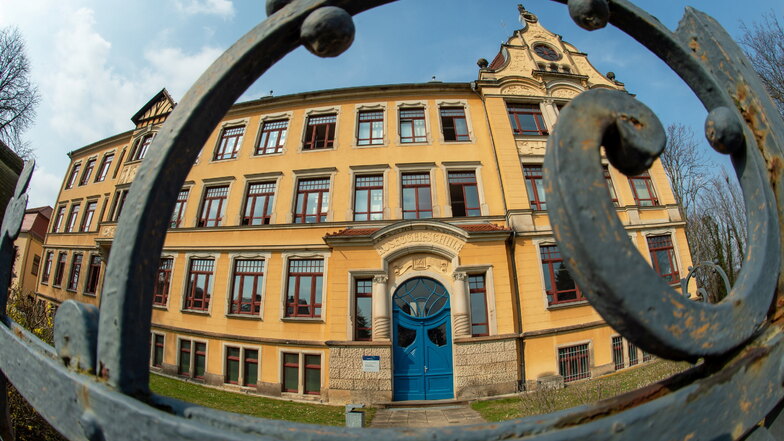 An der Oberschule Radebeul-Mitte erheben Eltern schwere Vorwürfe gegen eine Pädagogin.