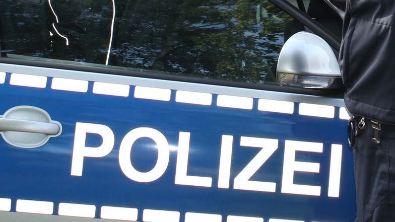 Katalysator weg: In Radeberg wurde der Kat eines Audi 80 am Bahnhof gestohlen.