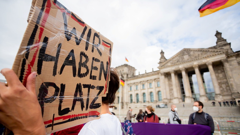 Wie hier in Berlin wird auch in Dresden gefordert, Flüchtlinge aus Afghanistan aufzunehmen.