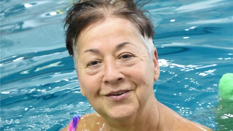 Karin Nietsch, Ex-Schwimmerin: „Ich habe als Schwimmsportlerin selber hier trainiert, sowohl vor als auch nach der Wende. Und auch jetzt gehe ich, so oft ich kann, schwimmen. Hauptsache, die Preise bleiben einigermaßen stabil.“