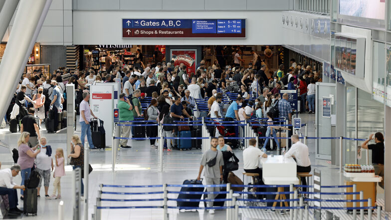 Ausländische Helfer sollen Ferienchaos an Flughäfen verhindern