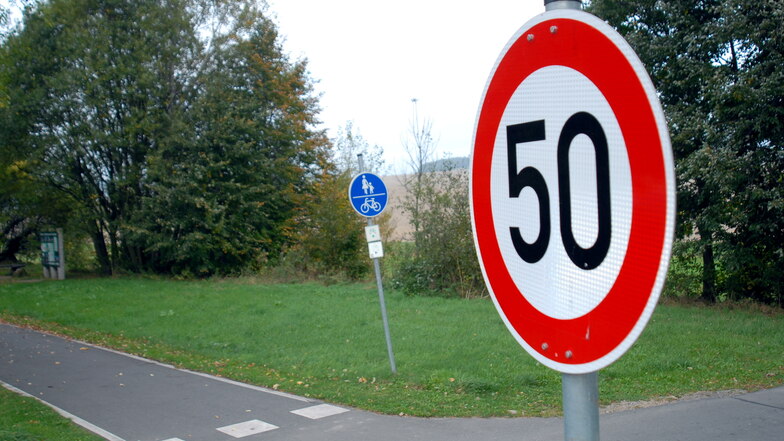 Tempo 50 heißt es seit Jahresbeginn auf der Langebrücker Straße entlang der Dresdner Heide.
