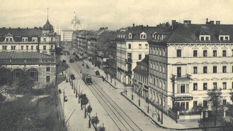 Vor der Zerstörung im Zweiten Weltkrieg war die Ecke Ostra-Allee/Am Zwingerteich bebaut. Heute stehen dort die Theaterwerkstätten.