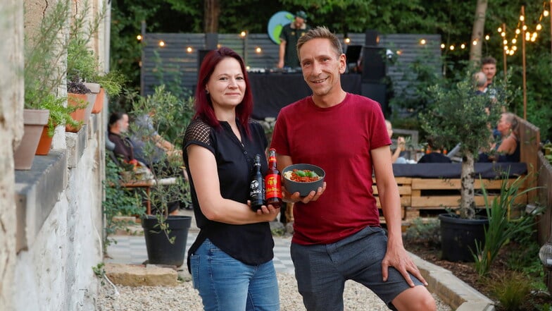 Martinus van Paridon und Nicole Barth haben die Gäste bei der Feier an der Hochwaldstraße 1 in Zittau bedient.