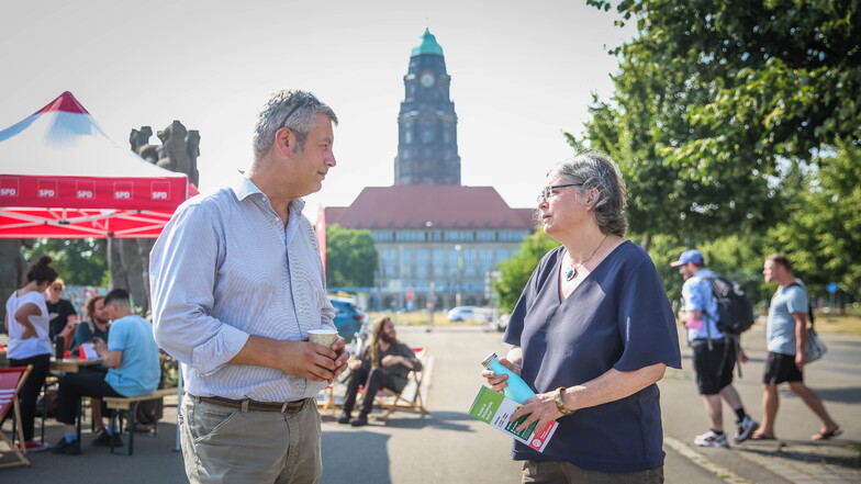 Oberbürgermeisterkandidatin Eva Jähnigen mit SPD-Chef Albrecht Pallas.