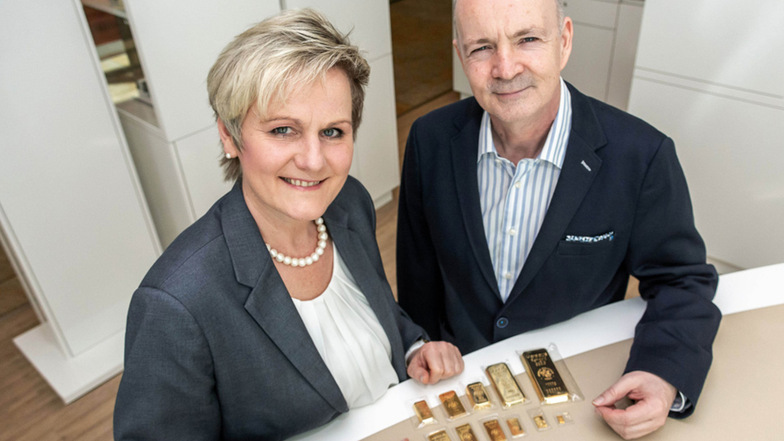Iris Buschmann und Thomas Hoffmann beraten zum Erwerb von Edelmetallen.