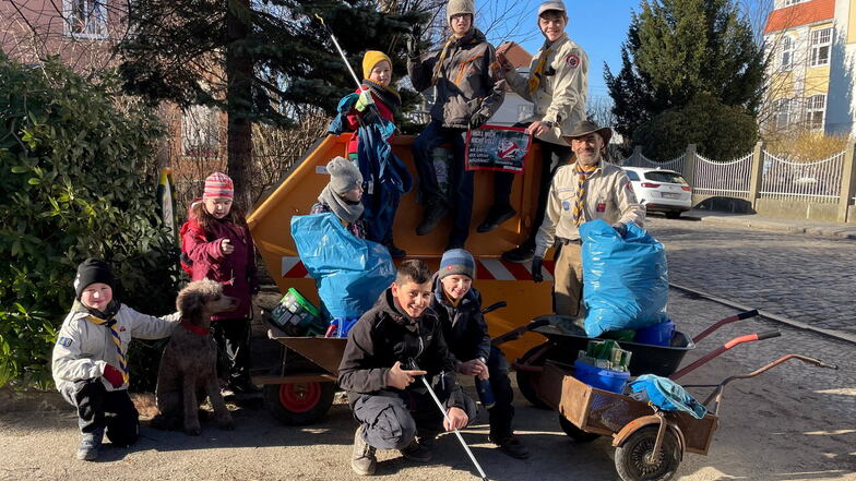 Auch Mitglieder der Pfadfinderschaft Royal-Rangers haben sich am Wochenende an der Müllsammelaktion in Pulsnitz beteiligt.