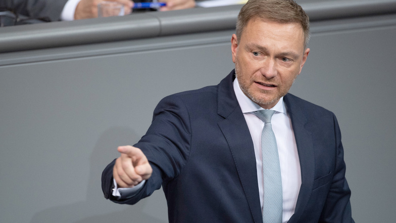 Christian Lindner, Vorsitzender der FDP, spricht gut eine Woche nach der Wahl des FDP-Politikers Kemmerich zum Ministerpräsidenten von Thüringen mit Stimmen der AfD über dieses Thema.
