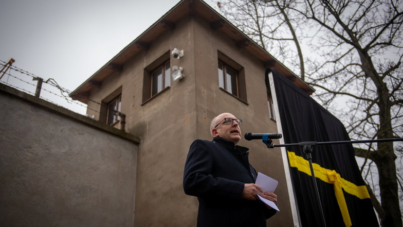 Sven Schulze (SPD), Oberbürgermeister von Chemnitz, spricht zum offiziellen Start des Umbaus. Ein früherer Hafttrakt des Stasi-Gefängnisses wird jetzt für rund 3,8 Millionen Euro zum Lern- und Gedenkort umgebaut.