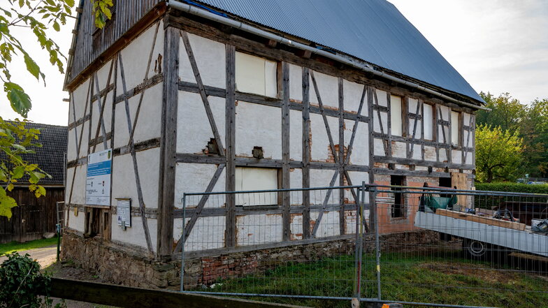 Das Huthaus in Gersdorf ist sichtbares Zeugnis des Bergbaus in und um Gersdorf. Es wird derzeit gesichert und auf eine weitere Nutzung vorbereitet. Möglich macht das Geld, das eingesetzt werden kann, weil der Standort zum Welterbe gehört.