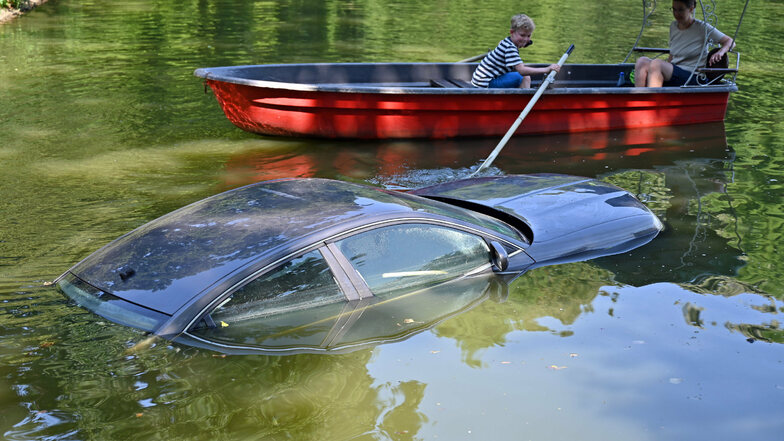 Auto im Teich für die Kulturhauptstadt
