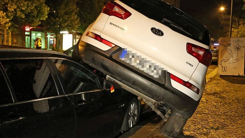 An den Autos entstand ein Sachschaden in Höhe von insgesamt 20.000 Euro.