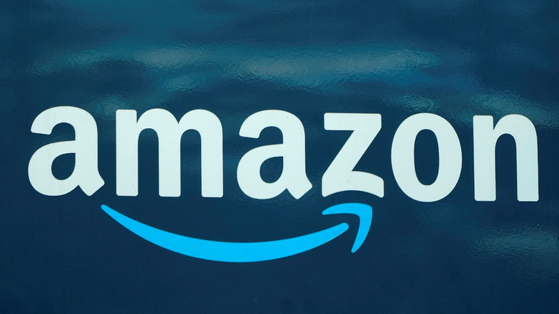 Zwei Mitarbeiter von Amazon wurden nach Diebstählen aus einem Lager verurteilt.