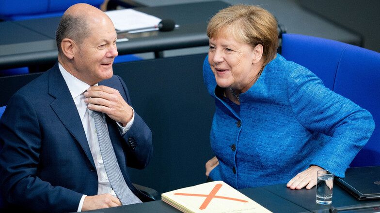 Bundeskanzlerin Angela Merkel (CDU) – hier mit Finanzminister Olaf Scholz (SPD) auf der Regierungsbank – hat am Mittwoch in der Generaldebatte im Bundestag die Ziele ihrer Regierung erläutert.