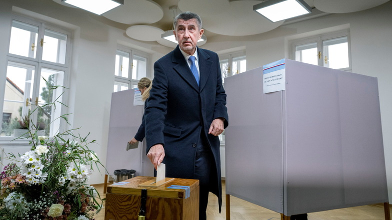 Andrej Babiš bei der Stimmabgabe.