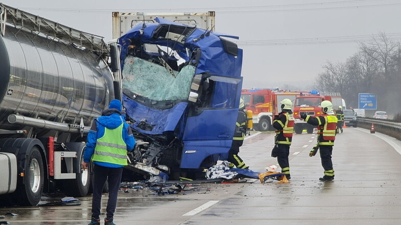 Nach Unfall mit Gefahrguttransporter weiter Einschränkungen auf A14 bei Döbeln