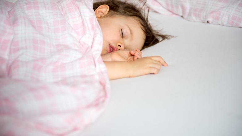 Gut gebettete Kinder bescheren auch Eltern einen ruhigen Schlaf.