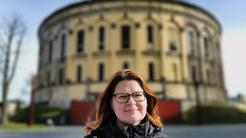 Mandy Streit vor dem Panometer Dresden.