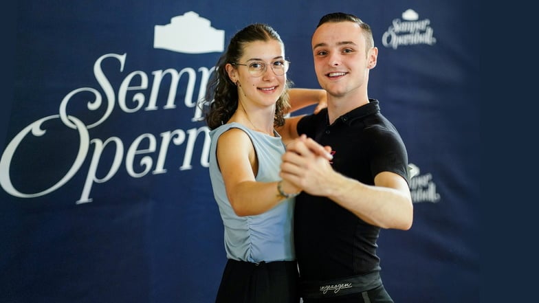 Annika Plotz aus Dresden und Philipp Prüter haben es auf Anhieb geschafft, sie dürfen beim Semperopernball als eines von 100 Debütenten-Paaren tanzen.